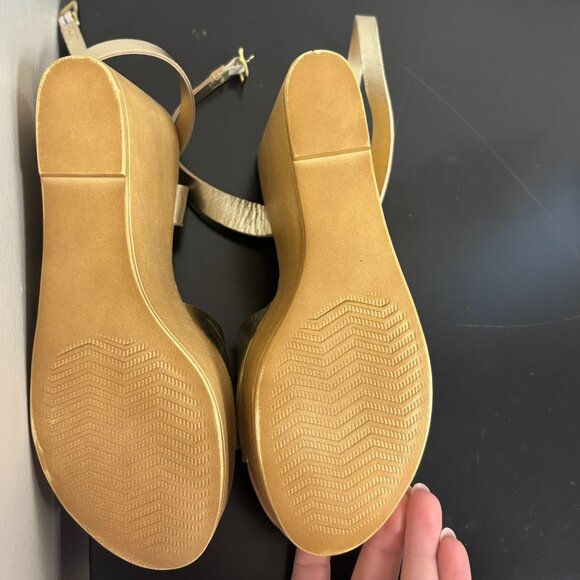 Steve Madden | Welsh Wedge Sandal - Picture 8 of 8